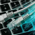 internet por fibra optica y su funcionamiento en la conexion moderna