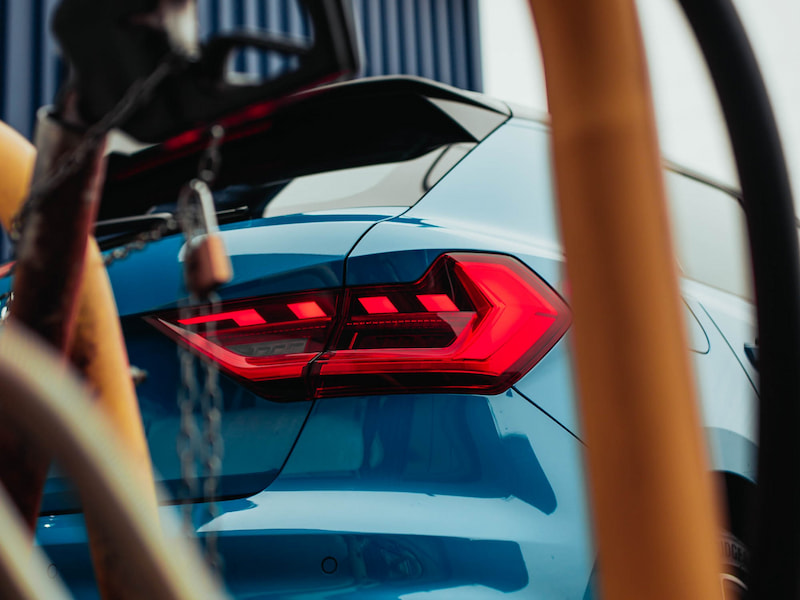 conoce las consecuencias de una multa por no llevar la pegatina itv