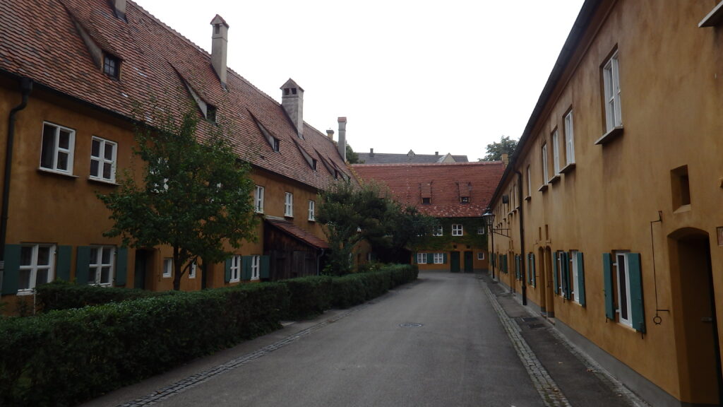 fuggerei un vistazo a la ciudad socialmente responsable de augsburgo scaled
