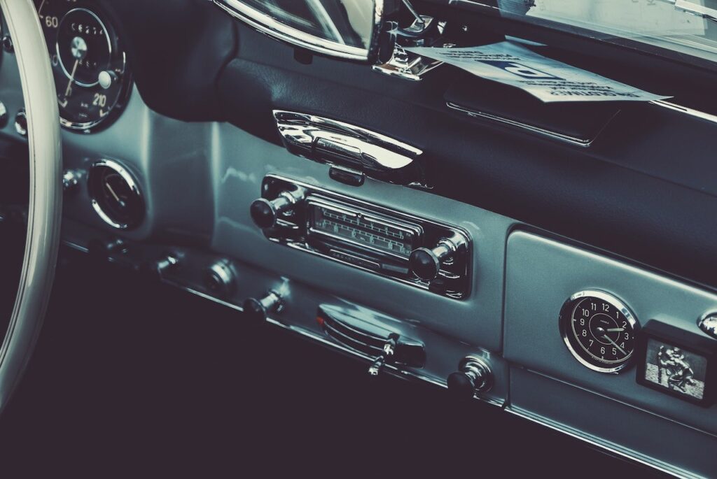 la importancia de la radio dab en los coches modernos y sus beneficios