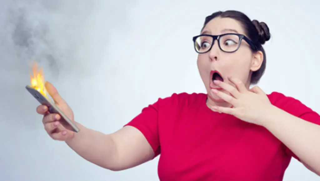por que puede explotar un celular en la cara y como evitarlo